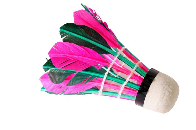 Volant de plumes colorées badminton isolé sur fond blanc