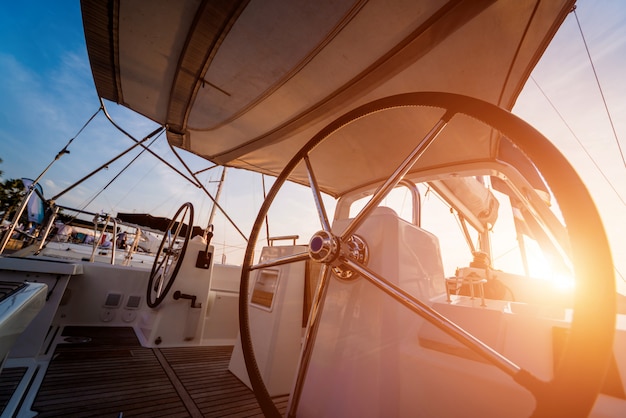 Volants Modernes De Yacht De Bateau De Vitesse.