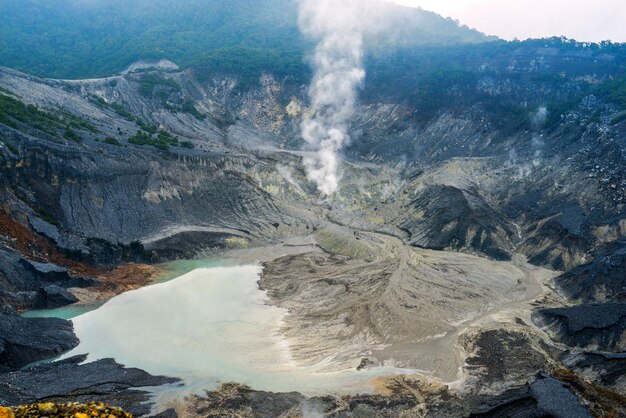 Photo volcan gunung tangkuban parahu en indonésie