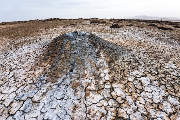 Les volcans de boue, un phénomène naturel étonnant