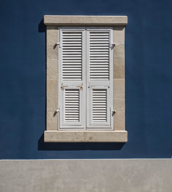 Volets de fenêtre en bois