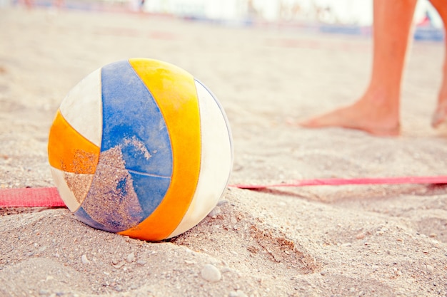 Volley-ball dans le sable à la plage