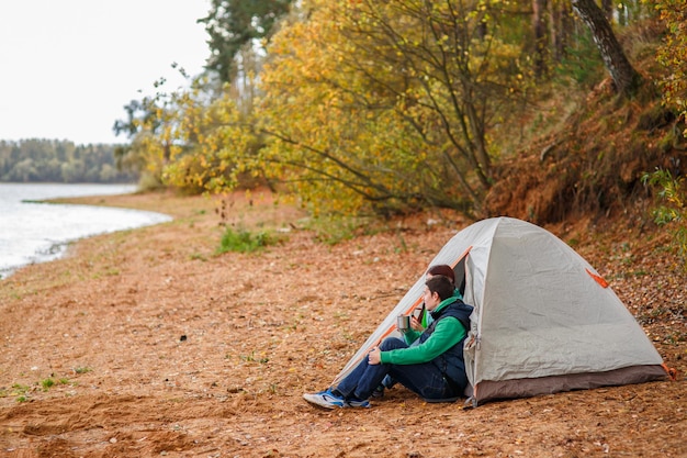 Voyage de camping femme et homme