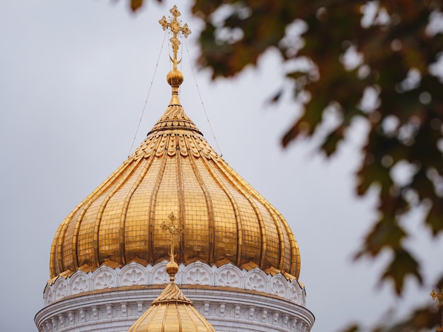 Voyage à Moscou Russie principales attractions touristiques Vue de la cathédrale du Christ Sauveur dans le centre de la ville journée nuageuse