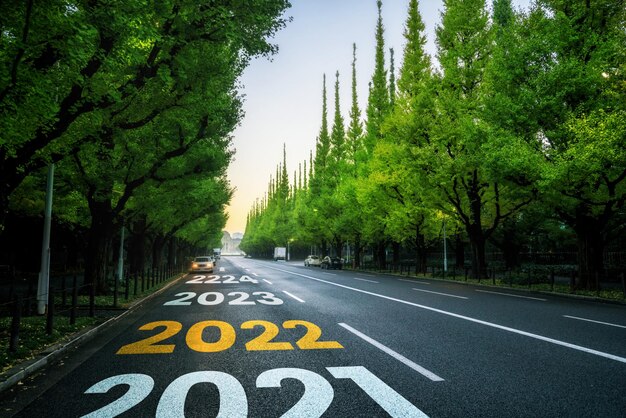 Voyage sur la route du Nouvel An 2022 et concept de vision future