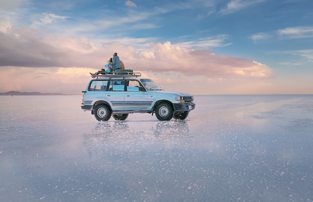 voyage à la saline d'uyuni au coucher du soleil altiplano bolivie amérique du sud