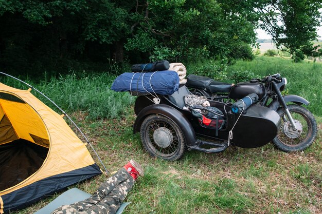 Voyage solitaire sur un vélo side-car