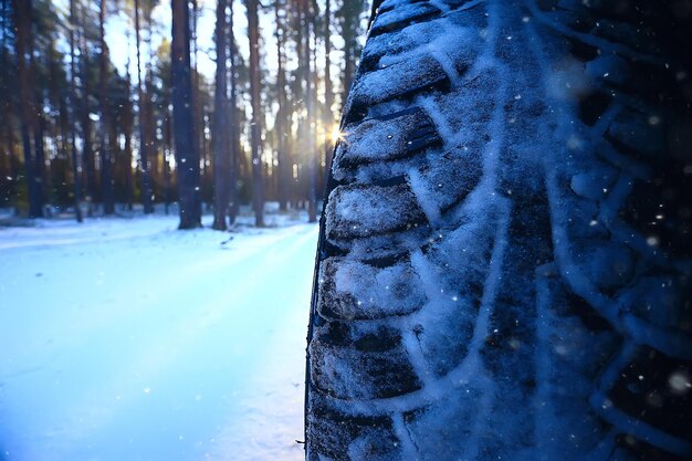 voyage en voiture d'hiver / europe du nord, route d'hiver en scandinavie en voiture