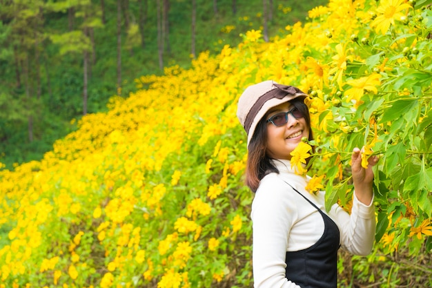 Voyageur de femme asiatique en vacances.