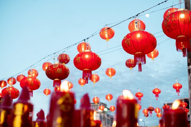 Vrai étonnant Belles lanternes rouges chinoises Année nouvelle chinoise Année nouvelle asiatique japonaise Festival de lampes rouges Chinatown lanternes traditionnelles chinoises dans la célébration du Nouvel An chinois