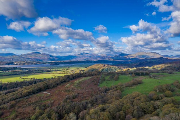 Vue aérienne aérienne de la campagne et des montagnes du nord du Pays de Galles