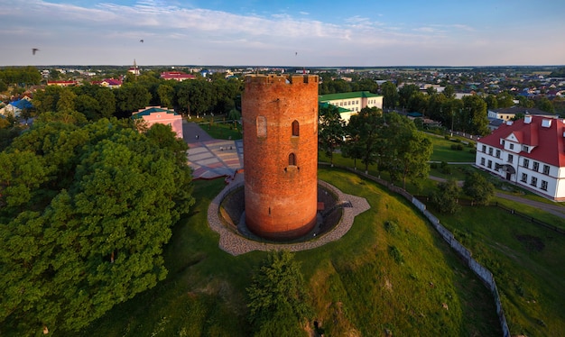 Vue aérienne d'une ancienne tour à Kamyanets (Liste indicative du patrimoine mondial de l'UNESCO)