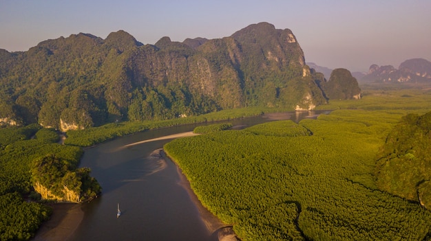 Photo vue aérienne de ao thalane près de krabi