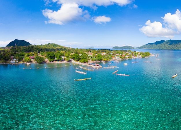 Photo vue aérienne de l'archipel des îles banda, indonésie, bandaneira