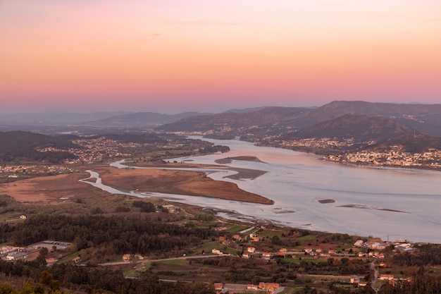 Vue aérienne au coucher du soleil de la zone de La Guardia