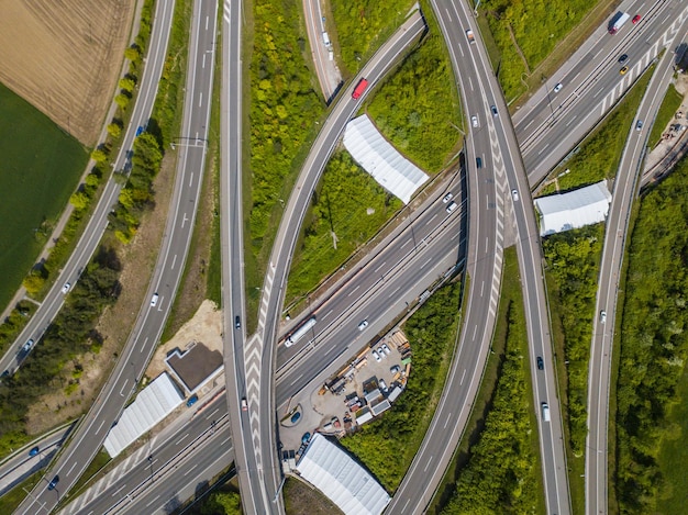 Vue aérienne des autoroutes de la ville