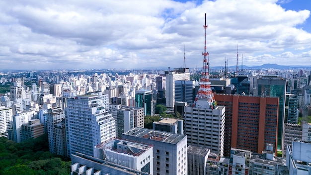 Vue aérienne de l'Av. Paulista à Sao Paulo, SP. Avenue principale de la capitale.