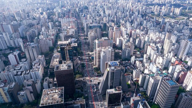 Vue aérienne de l'Av. Paulista à Sao Paulo, SP. L'avenue principale de la capitale