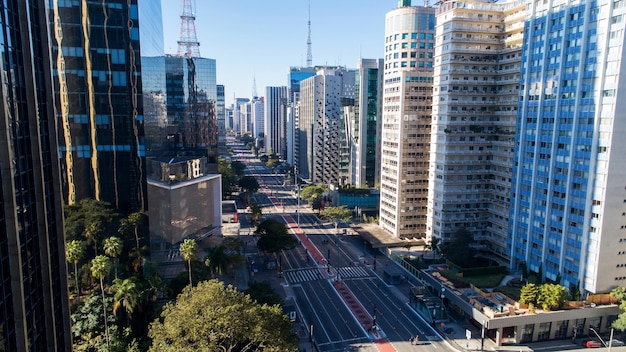 Vue aérienne de l'avenue Paulista à Sao Paulo SP Avenue principale de la capitale dimanche sans voitures avec des passants dans la rue