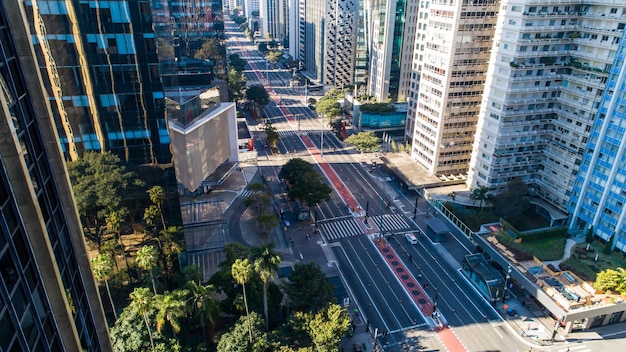 Vue aérienne de l'avenue Paulista à Sao Paulo SP Avenue principale de la capitale dimanche sans voitures avec des passants dans la rue
