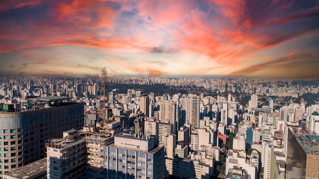 Vue aérienne de l'avenue Paulista à Sao Paulo SP Avenue principale de la capitale dimanche sans voitures avec des passants dans la rue