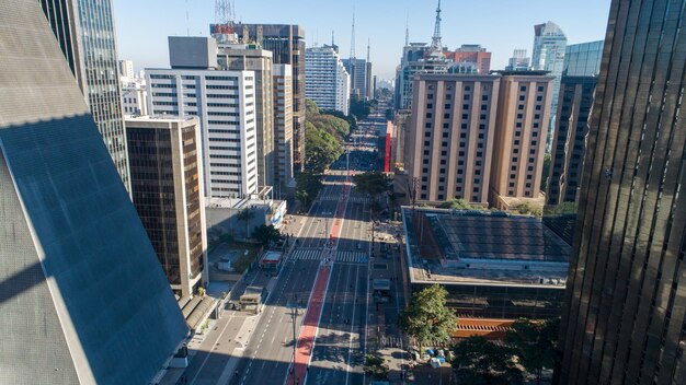 Vue aérienne de l'avenue Paulista à Sao Paulo SP Avenue principale de la capitale dimanche sans voitures avec des passants dans la rue