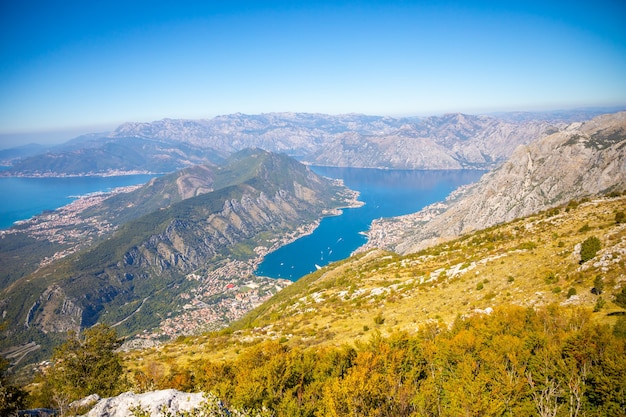 Vue aérienne sur la baie de Kotor au Monténégro