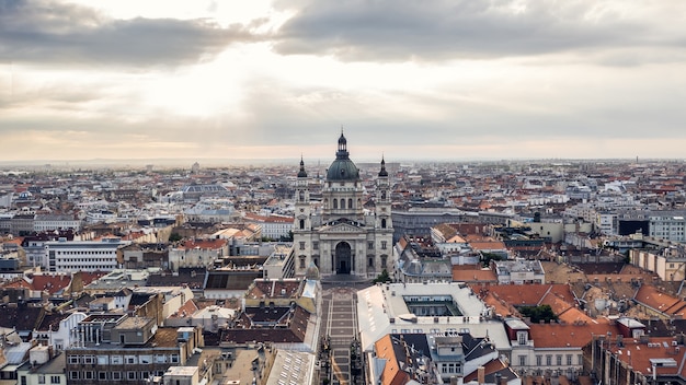 Vue aérienne de la basilique Saint-Étienne de Budapest