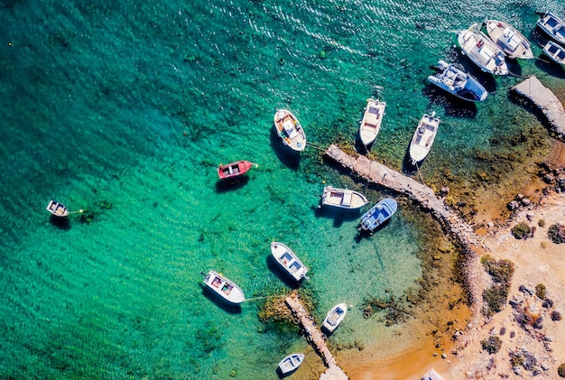 Vue aérienne des bateaux amarrés dans le port