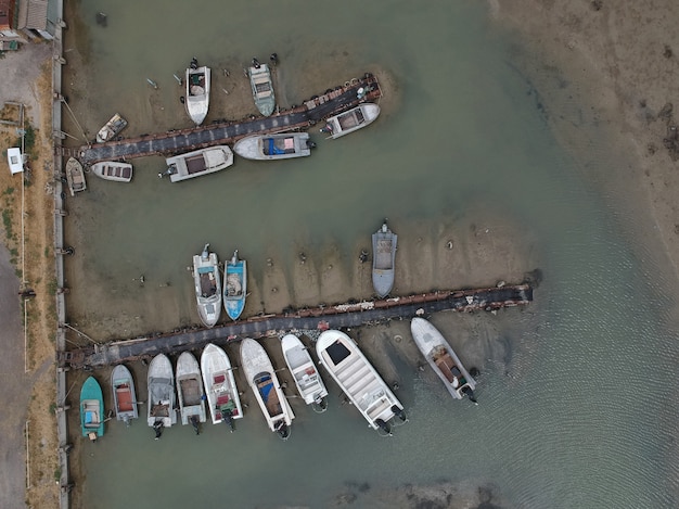 Photo vue aérienne de bateaux de pêcheurs traditionnels