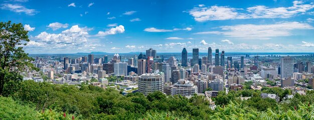 Photo vue aérienne des bâtiments modernes de la ville contre le ciel