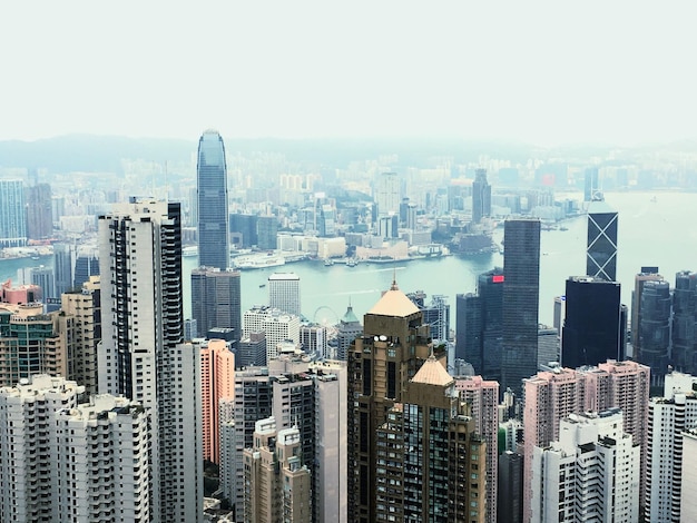 Photo vue aérienne des bâtiments modernes de la ville contre le ciel