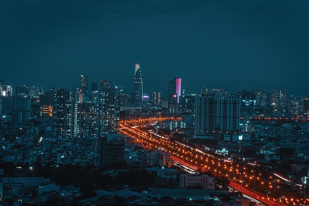 Vue aérienne des bâtiments de la tour Bitexco routes route Vo Van Kiet à Ho Chi Minh ville loin est Landmark 81 gratte-ciel Travel concept