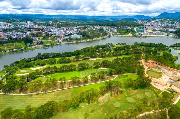 Vue aérienne de la belle destination touristique de la ville de Da Lat dans les hauts plateaux du centre du Vietnam.