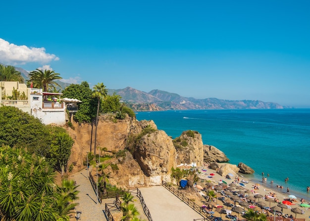 Vue aérienne de la belle plage de Nerja en Espagne