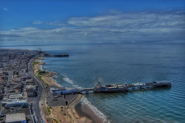 Photo vue aérienne de blackpool contre le ciel