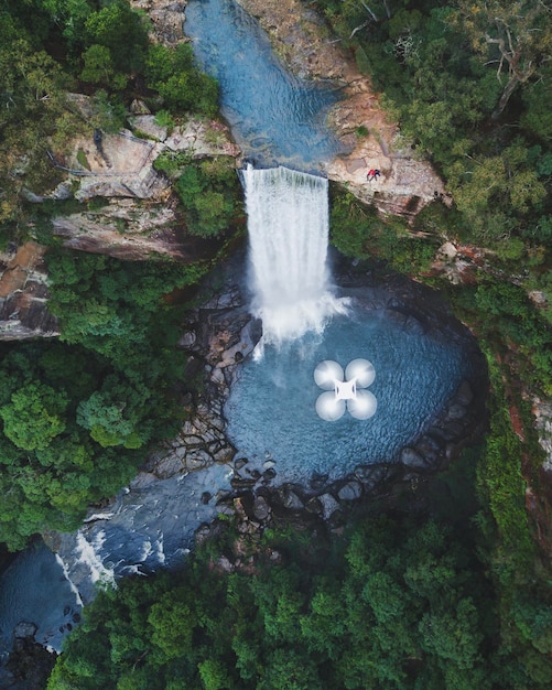 Photo vue aérienne de la cascade