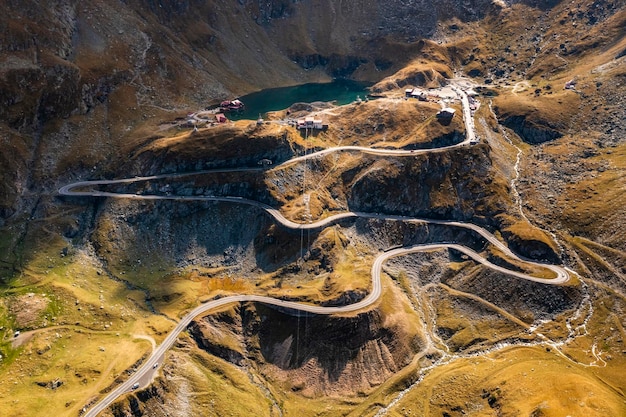 Vue aérienne de la célèbre autoroute Transfagarash Roumanie Route de montagne