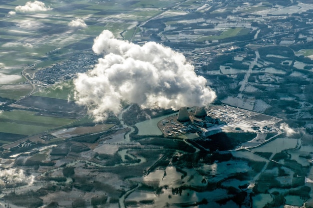 Photo vue aérienne de la centrale nucléaire