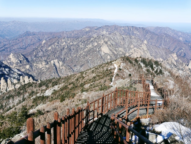 Photo vue aérienne de la chaîne de montagnes