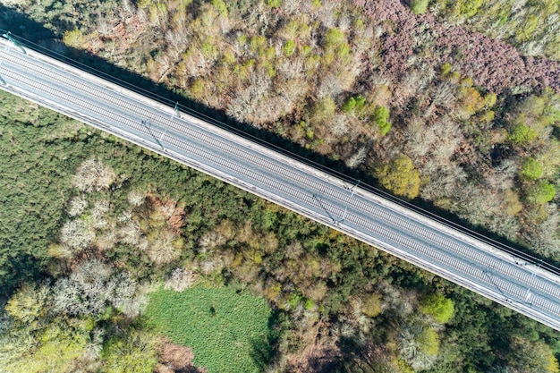 Vue aérienne d'un chemin de fer à grande vitesse en Galice, en Espagne