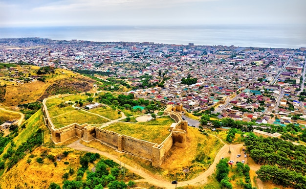 Vue aérienne de la citadelle de Naryn-Kala à Derbent. au Daghestan, Russie