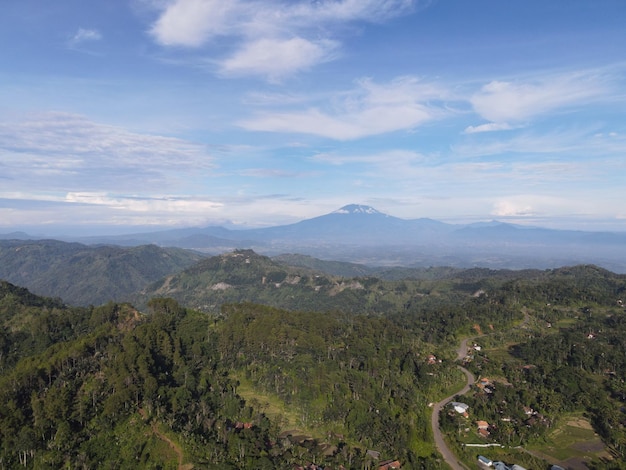 Une vue aérienne d'une colline à Bandung West Java Indonésie