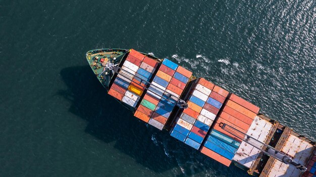 Photo vue aérienne conteneur navire de fret conteneur de transport maritime affaires mondiales logistique d'importation et d'exportation