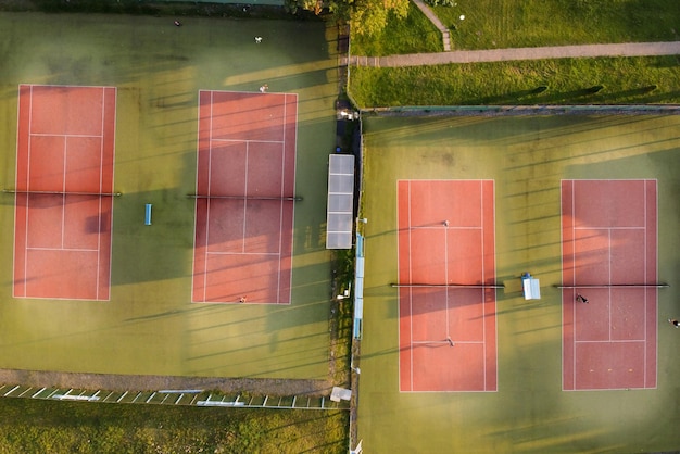 Vue aérienne des courts de tennis en plein air