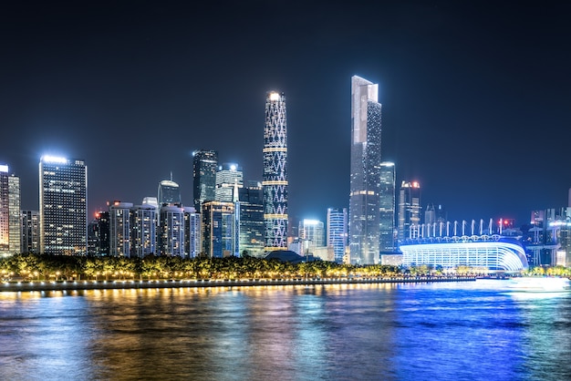 Vue aérienne de la croisière nocturne de la rivière des Perles de Guangzhou