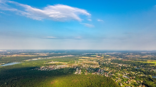 Photo vue aérienne de dessus du quartier résidentiel de la ville de kiev d'en haut, le quartier de goloseevo