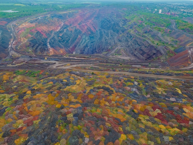 Vue aérienne de dessus de la pollution de l'environnement de la mine de minerai