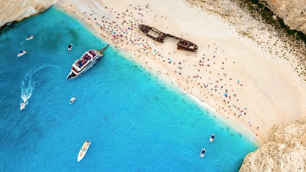 Vue aérienne de drone de la côte de la mer Ionienne de Zakynthos, Grèce