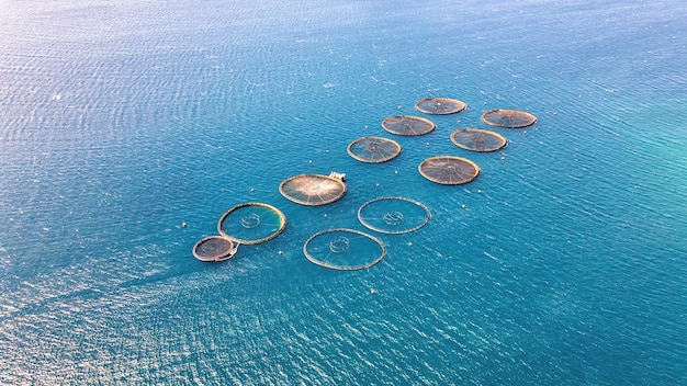 Vue aérienne de drones des fermes piscicoles Zakynthos, Grèce